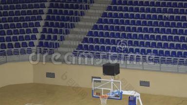 篮球场地空座椅和篮圈的背景